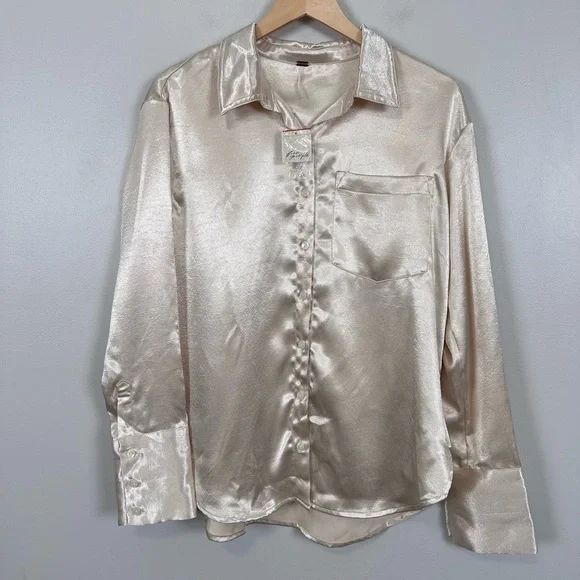 FREE PEOPLE
Shooting For The Moon Buttondown Shirt in Tea - Picture 5 of 11